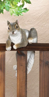 Climbing "Chip" Squirrel Decor - crazydecor